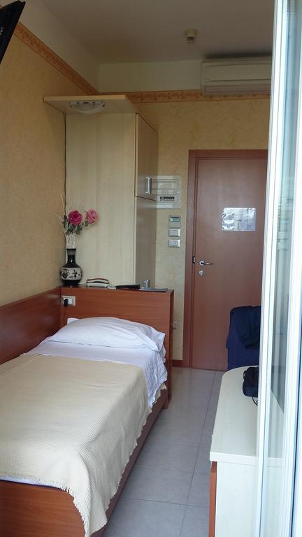 Hotel Condor Мілано-Маріттіма Екстер'єр фото