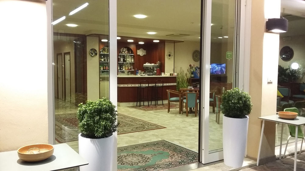 Hotel Condor Мілано-Маріттіма Екстер'єр фото