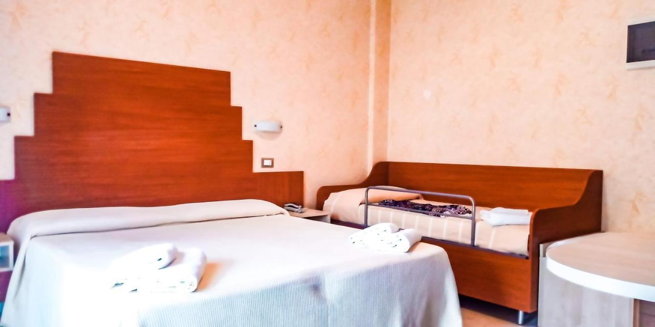 Hotel Condor Мілано-Маріттіма Екстер'єр фото